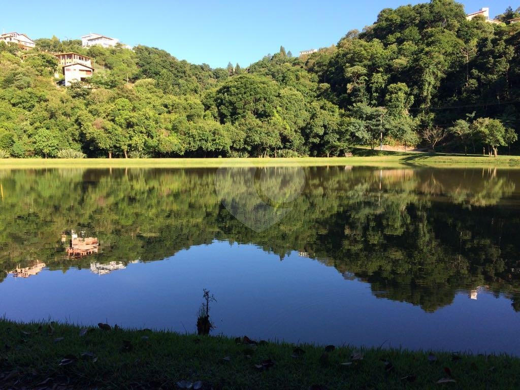 Luxuosa Casa em São Roque: 5 Suítes, Vista Panorâmica e Lazer Completo