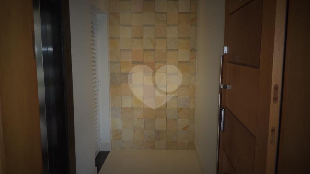 Luxuosa Casa em São Roque: 5 Suítes, Vista Panorâmica e Lazer Completo