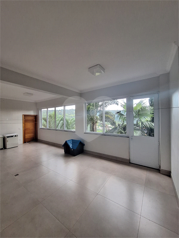 Luxuosa Casa em São Roque: 5 Suítes, Vista Panorâmica e Lazer Completo