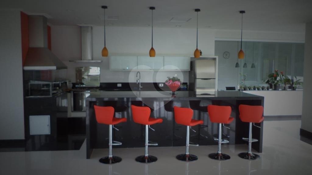 Luxuosa Casa em São Roque: 5 Suítes, Vista Panorâmica e Lazer Completo