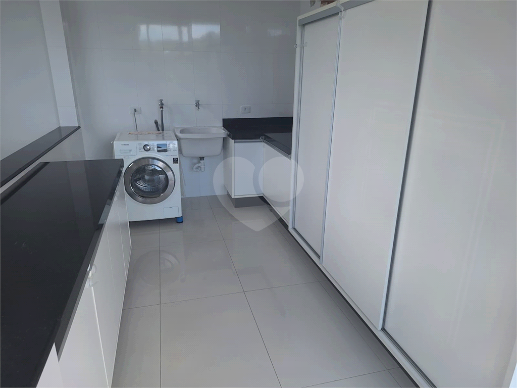 Luxuosa Casa em São Roque: 5 Suítes, Vista Panorâmica e Lazer Completo