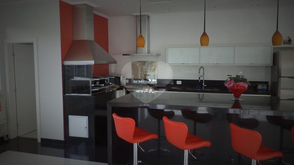 Luxuosa Casa em São Roque: 5 Suítes, Vista Panorâmica e Lazer Completo