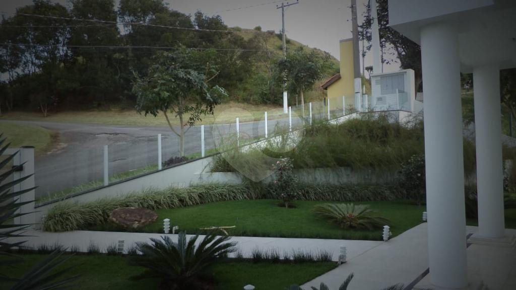 Luxuosa Casa em São Roque: 5 Suítes, Vista Panorâmica e Lazer Completo