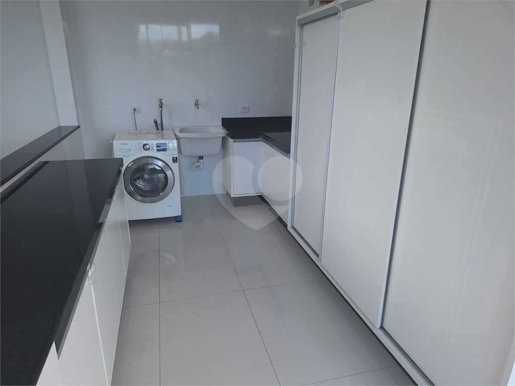 Luxuosa Casa em São Roque: 5 Suítes, Vista Panorâmica e Lazer Completo