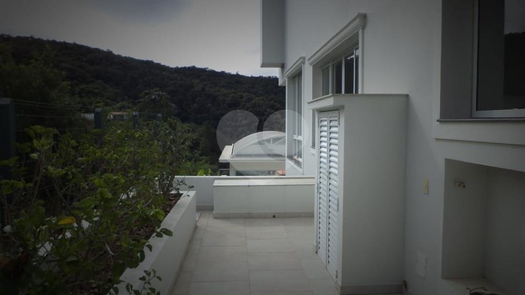 Luxuosa Casa em São Roque: 5 Suítes, Vista Panorâmica e Lazer Completo