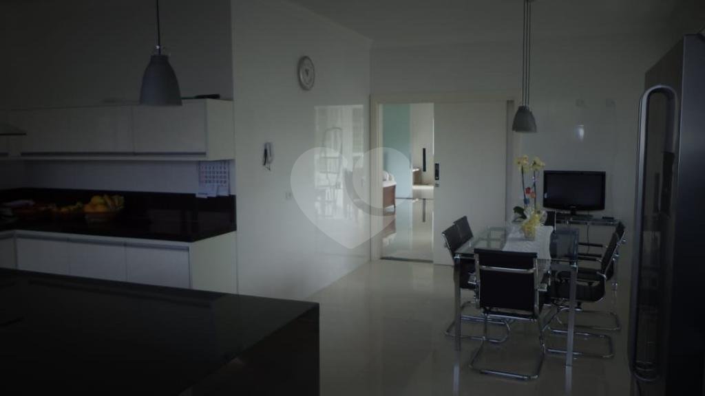 Luxuosa Casa em São Roque: 5 Suítes, Vista Panorâmica e Lazer Completo