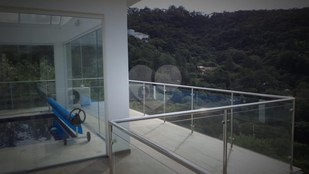 Luxuosa Casa em São Roque: 5 Suítes, Vista Panorâmica e Lazer Completo