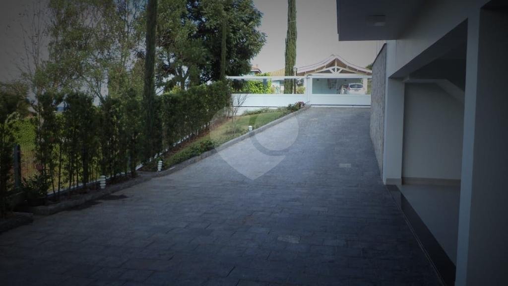 Luxuosa Casa em São Roque: 5 Suítes, Vista Panorâmica e Lazer Completo