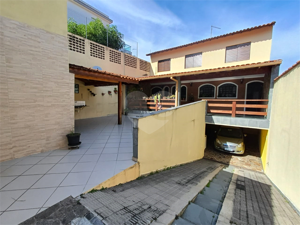 Sobrado em Terreno 10 X 42 à Venda com 3 Dormitórios - Vila Isolina Mazzei - SP