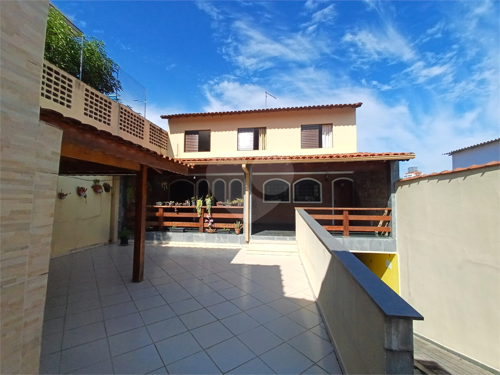 Sobrado em Terreno 10 X 42 à Venda com 3 Dormitórios - Vila Isolina Mazzei - SP