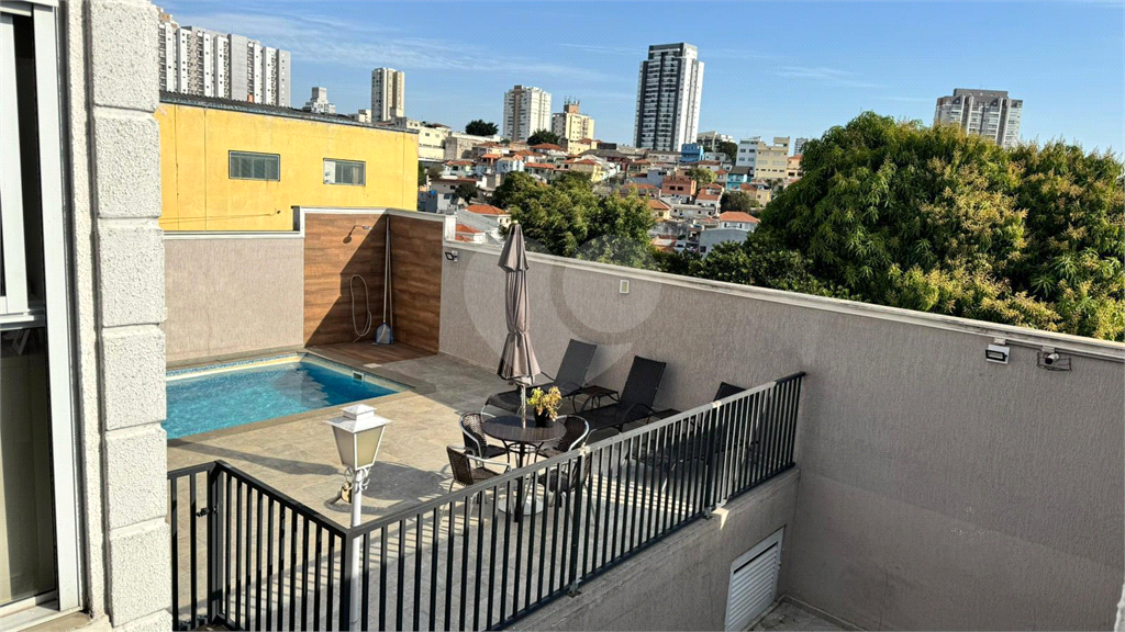 Condomínio fechado com 3 suites, piscina e salão de festas no Chora Menino.