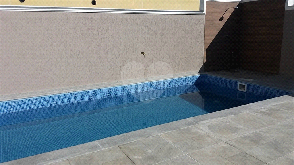 Condomínio fechado com 3 suites, piscina e salão de festas no Chora Menino.
