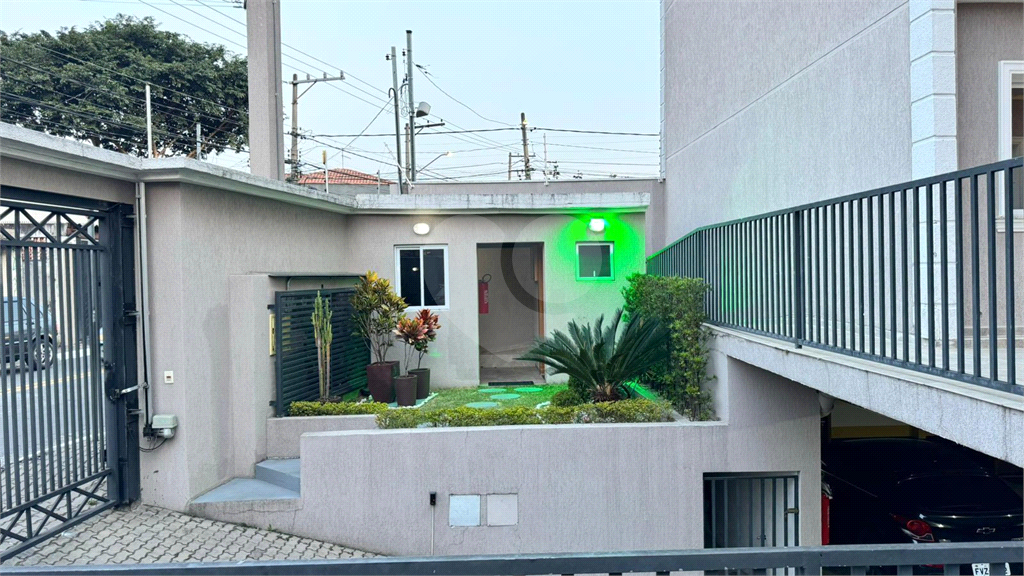 Condomínio fechado com 3 suites, piscina e salão de festas no Chora Menino.