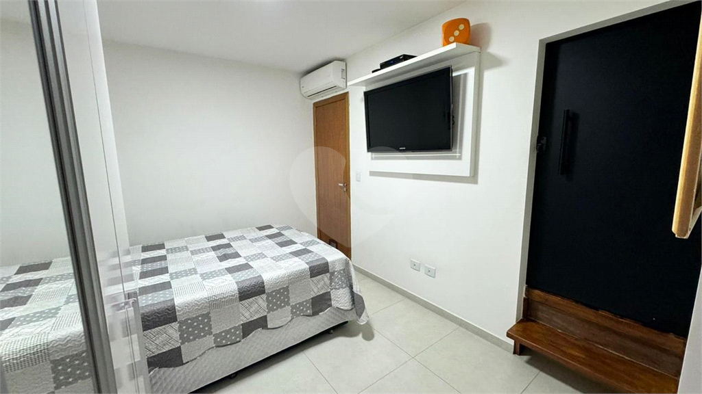 Condomínio fechado com 3 suites, piscina e salão de festas no Chora Menino.