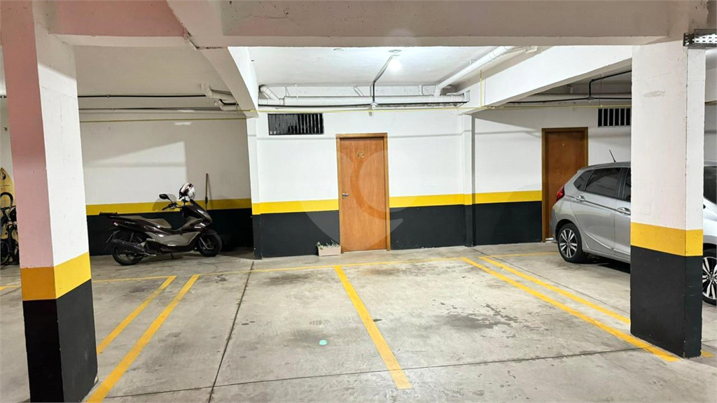 Condomínio fechado com 3 suites, piscina e salão de festas no Chora Menino.