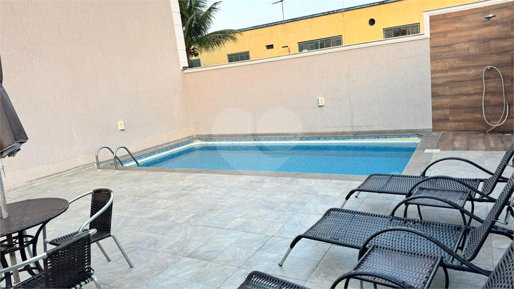 Condomínio fechado com 3 suites, piscina e salão de festas no Chora Menino.