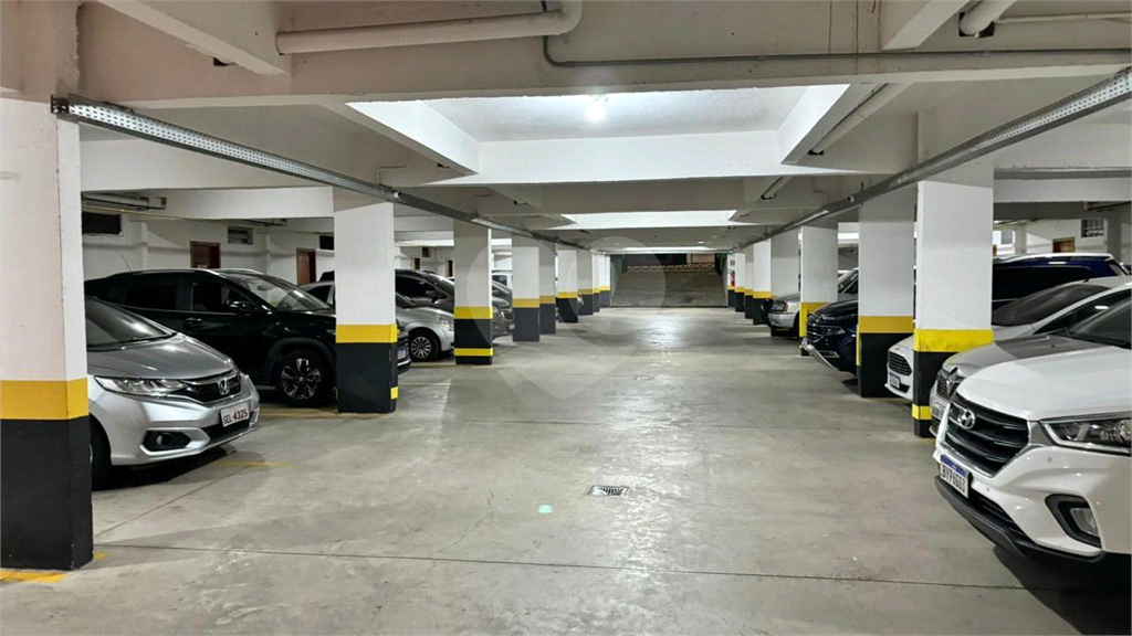 Condomínio fechado com 3 suites, piscina e salão de festas no Chora Menino.