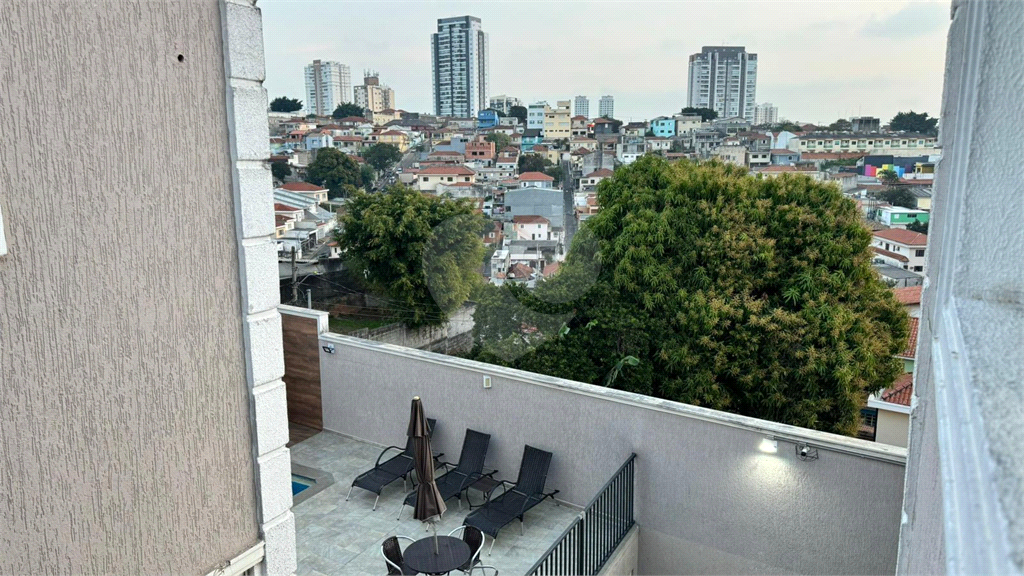 Condomínio fechado com 3 suites, piscina e salão de festas no Chora Menino.