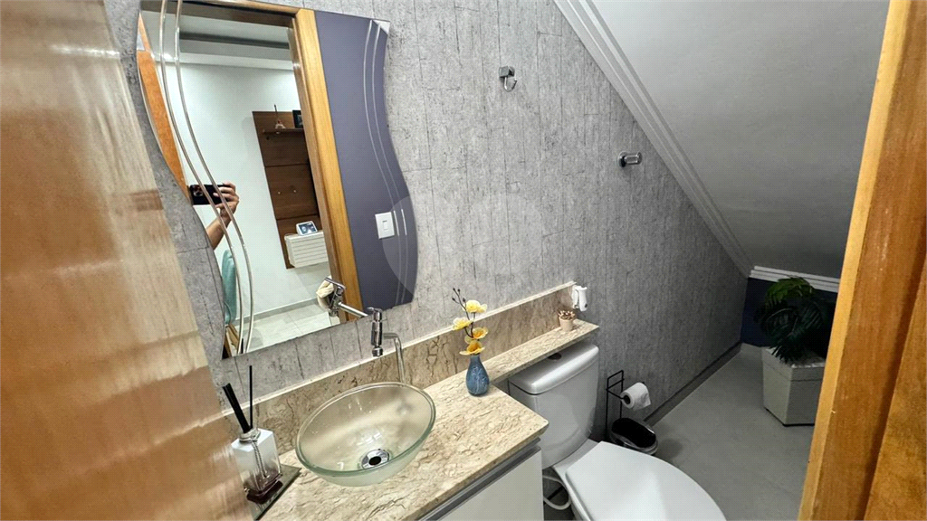 Condomínio fechado com 3 suites, piscina e salão de festas no Chora Menino.
