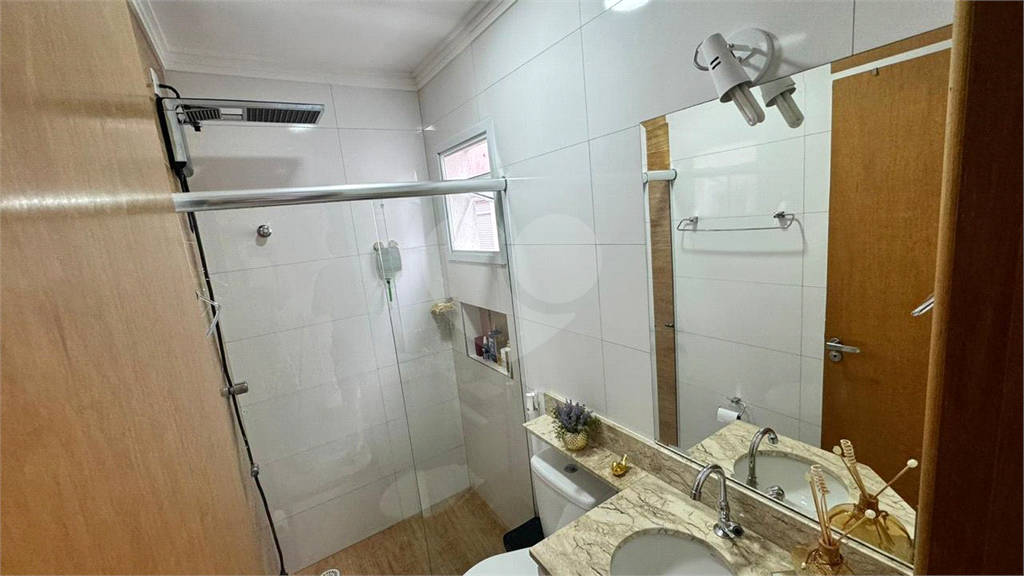 Condomínio fechado com 3 suites, piscina e salão de festas no Chora Menino.