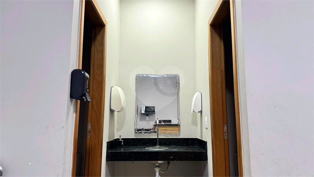 Condomínio fechado com 3 suites, piscina e salão de festas no Chora Menino.