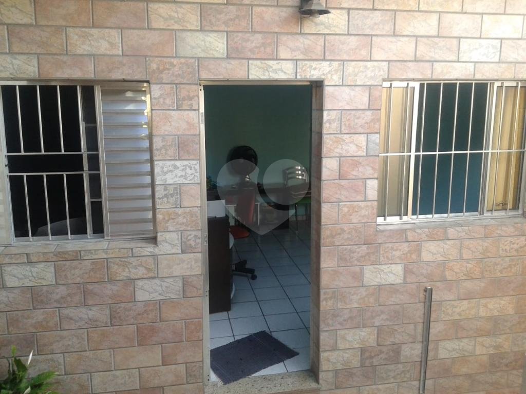 Sobrado Vila Paulistana com 3 dormitórios, 4 banheiros e duas vagas de garagem