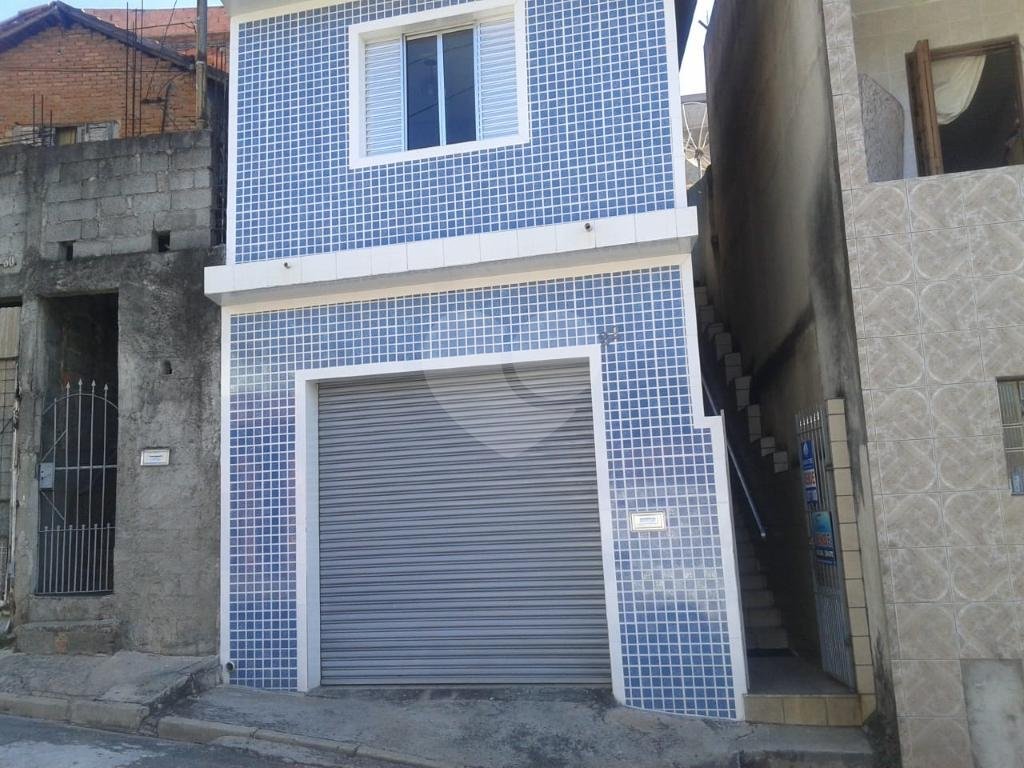 Sobrado Vila Paulistana com 3 dormitórios, 4 banheiros e duas vagas de garagem