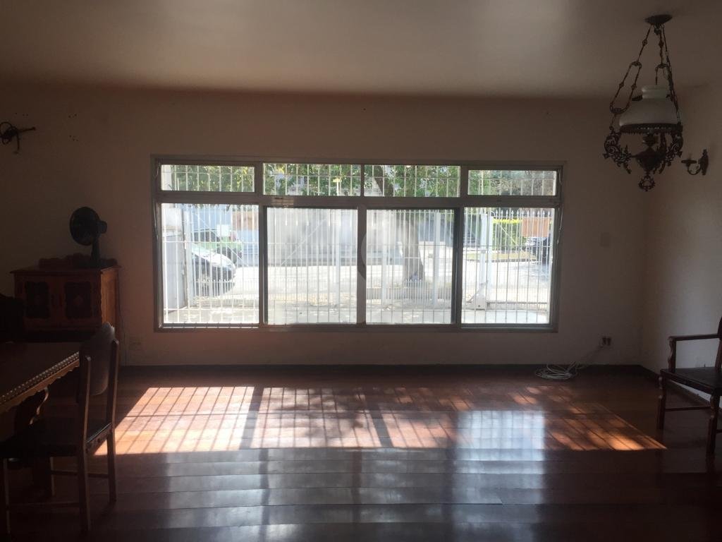 Casa com três dormitórios  para locação no alto da Lapa