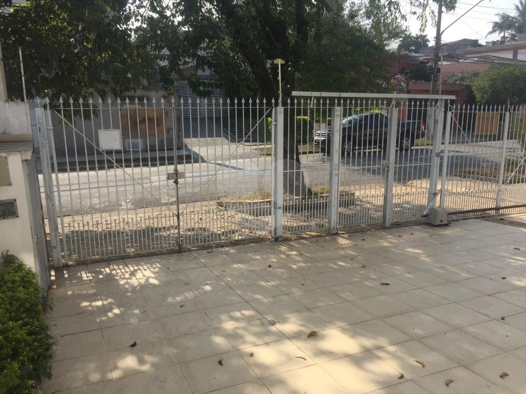 Casa com três dormitórios  para locação no alto da Lapa