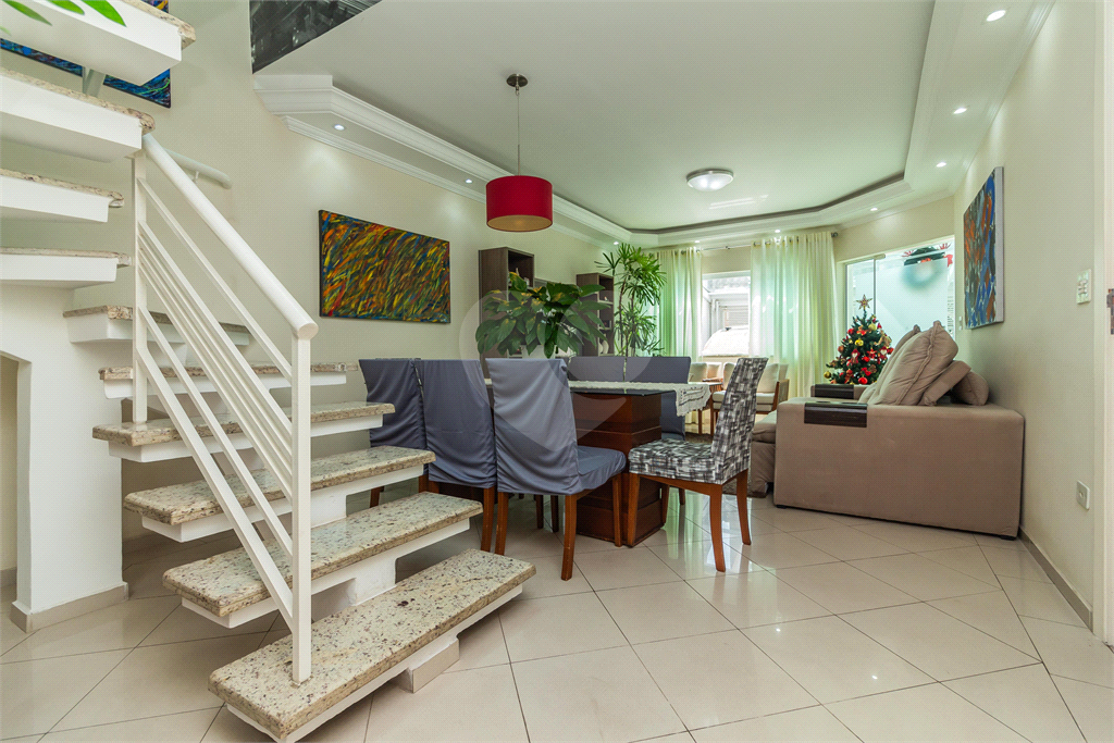 Excelente sobrado seminovo PORTEIRA FECHADA com 180m², local nobre no Jardim São Paulo