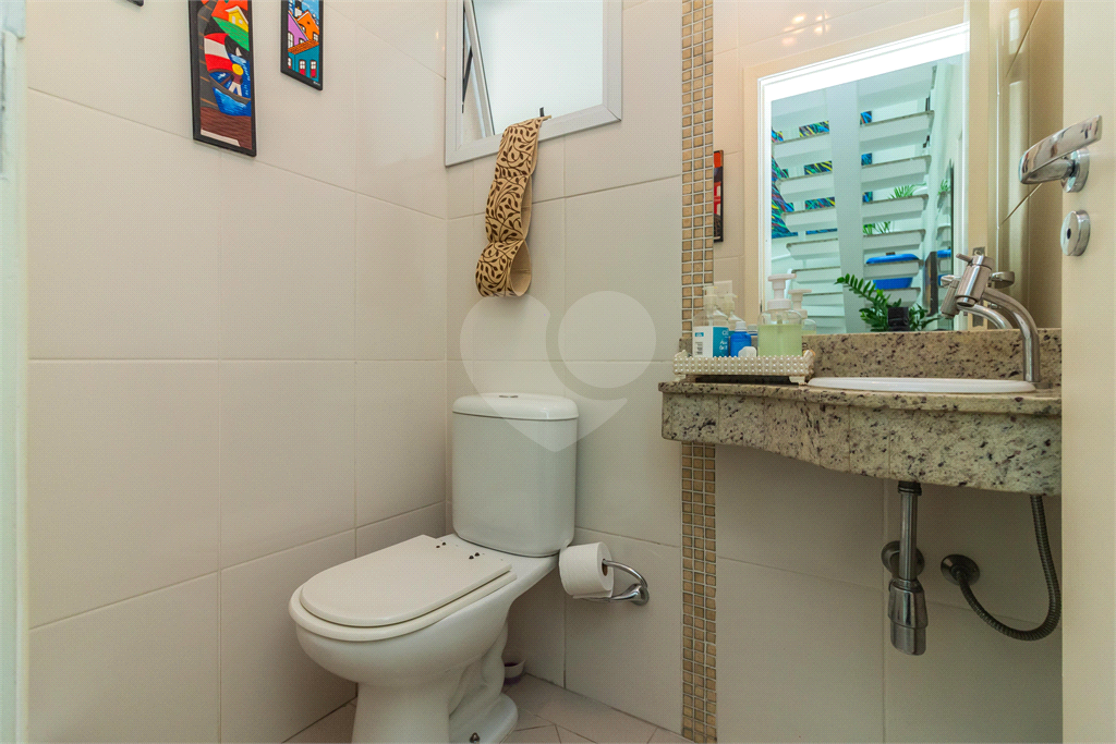 Excelente sobrado seminovo PORTEIRA FECHADA com 180m², local nobre no Jardim São Paulo