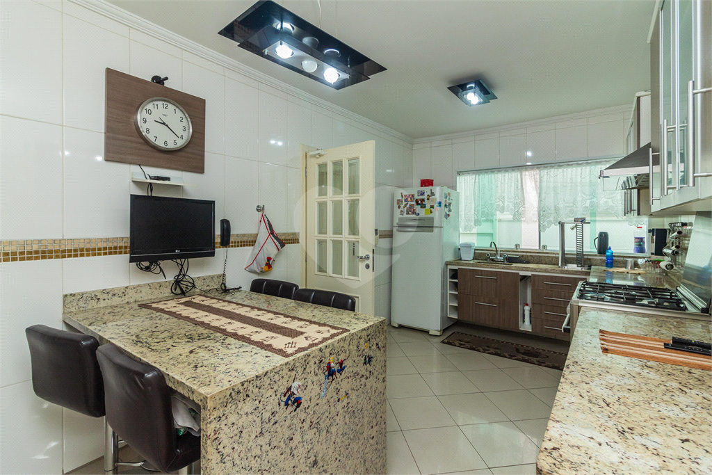 Excelente sobrado seminovo PORTEIRA FECHADA com 180m², local nobre no Jardim São Paulo