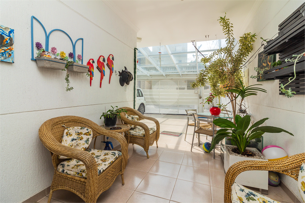Excelente sobrado seminovo PORTEIRA FECHADA com 180m², local nobre no Jardim São Paulo