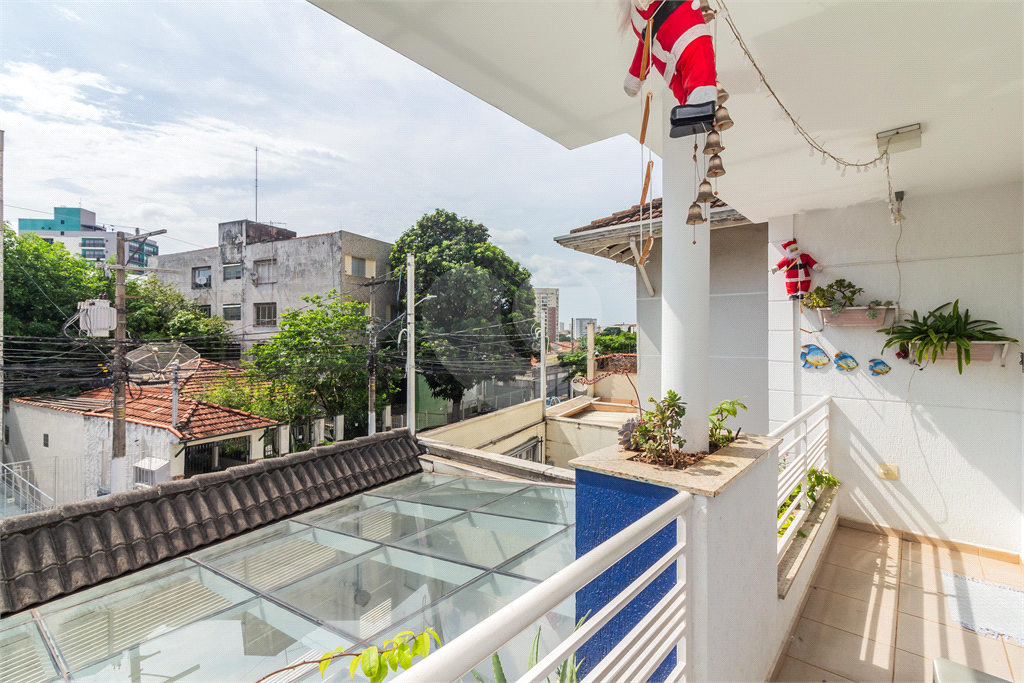 Excelente sobrado seminovo PORTEIRA FECHADA com 180m², local nobre no Jardim São Paulo