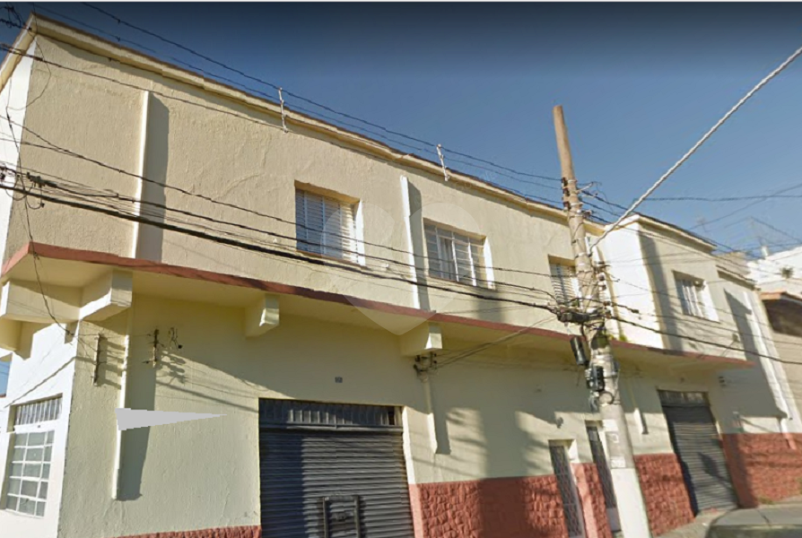 Prédio comercial e residencial na Casa Verde