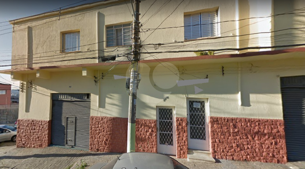 Prédio comercial e residencial na Casa Verde
