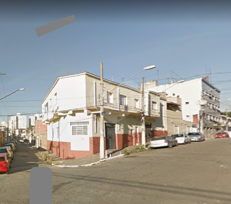 Prédio comercial e residencial na Casa Verde