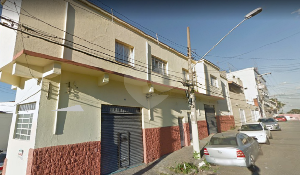 Prédio comercial e residencial na Casa Verde