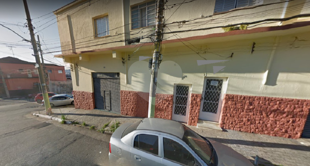 Prédio comercial e residencial na Casa Verde