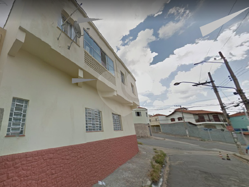 Prédio comercial e residencial na Casa Verde