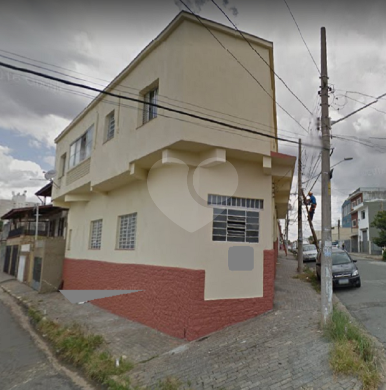 Prédio comercial e residencial na Casa Verde