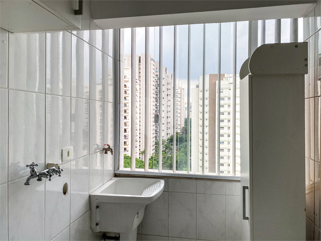 APARTAMENTO em MOEMA