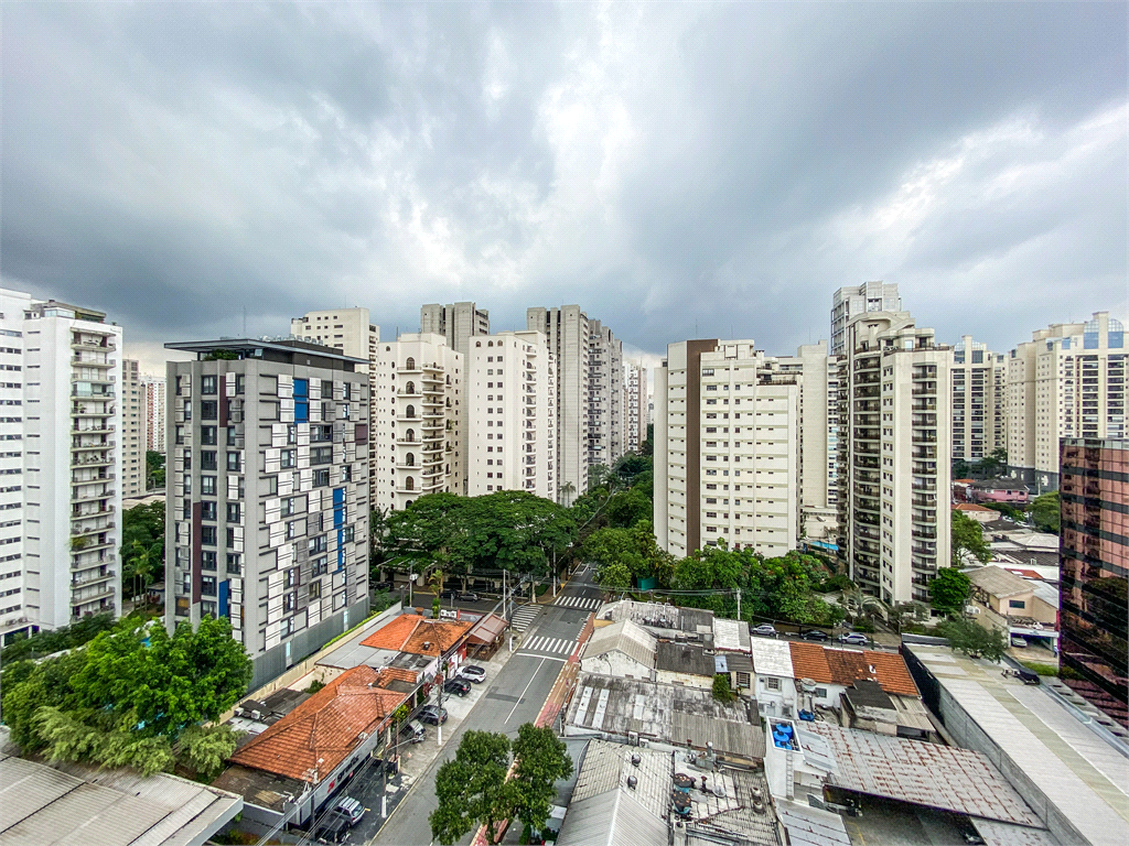 APARTAMENTO em MOEMA