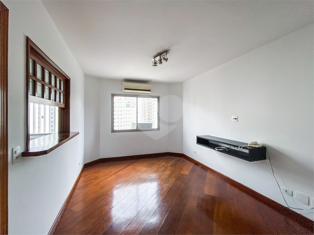 APARTAMENTO em MOEMA