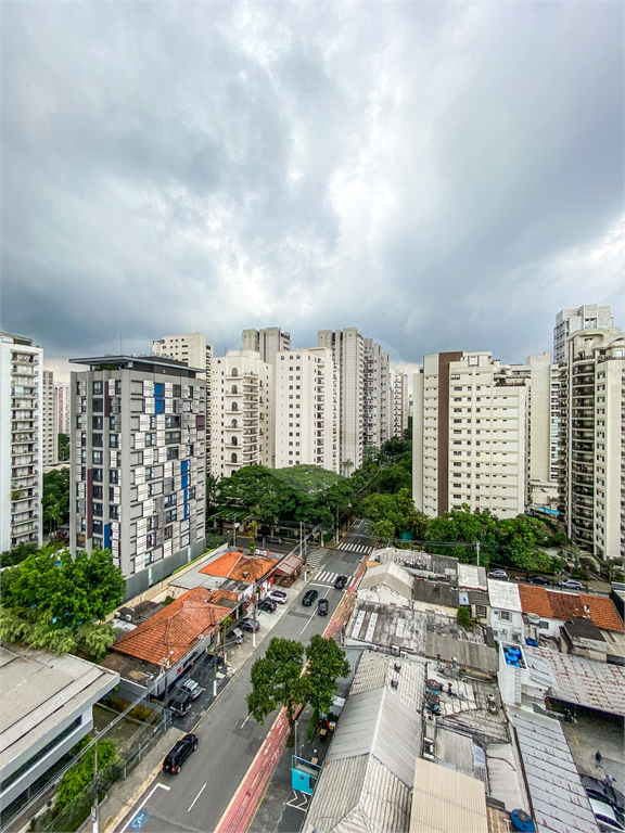 APARTAMENTO em MOEMA