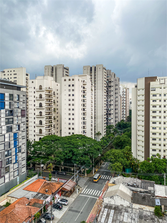 APARTAMENTO em MOEMA