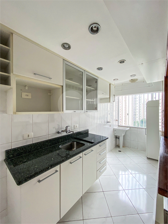 APARTAMENTO em MOEMA