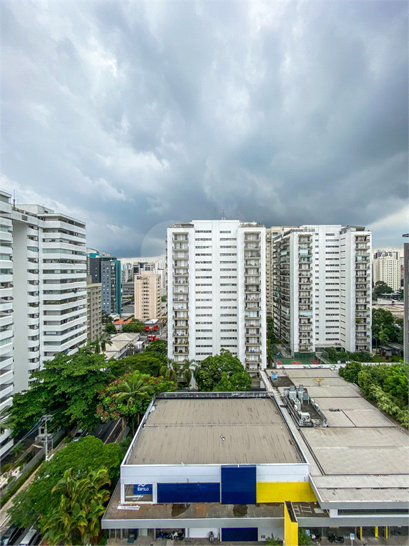 APARTAMENTO em MOEMA