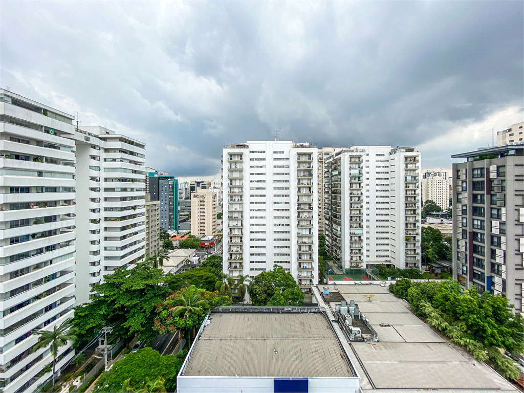 APARTAMENTO em MOEMA