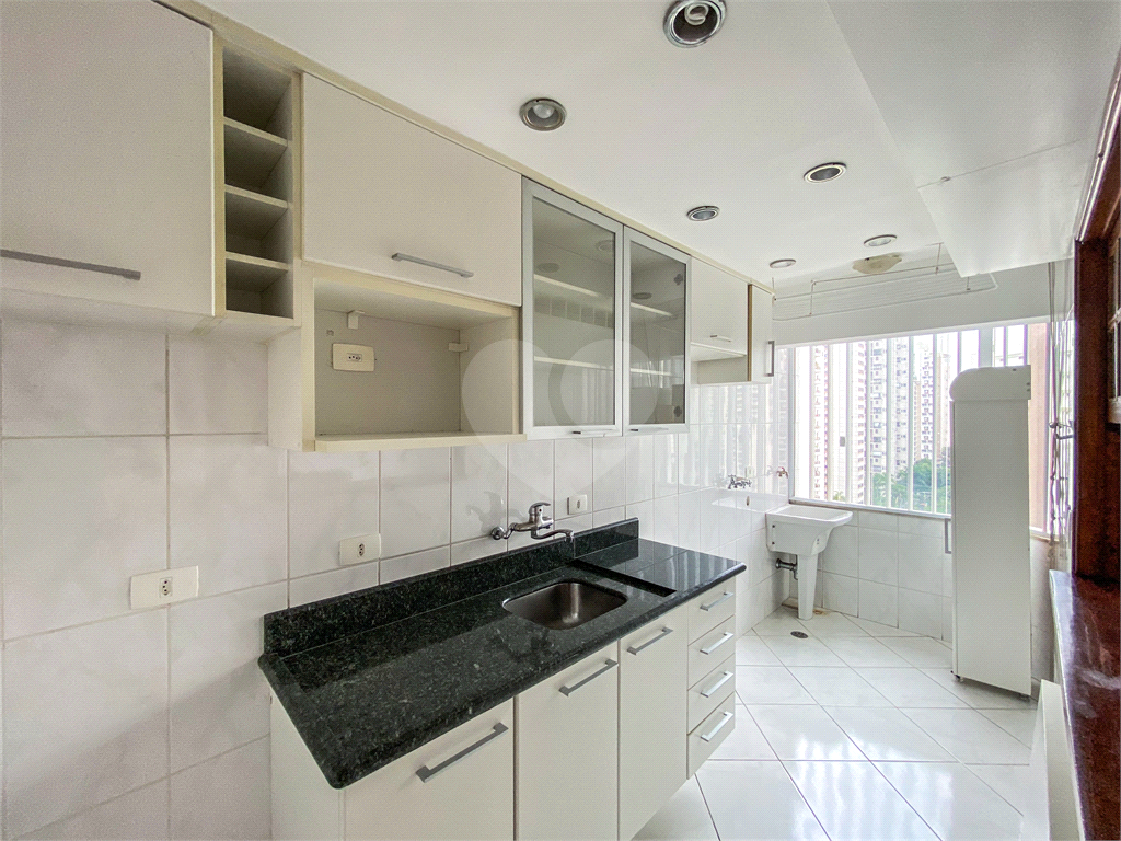 APARTAMENTO em MOEMA